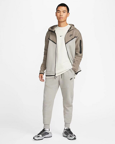 19_Nike Tracksuit