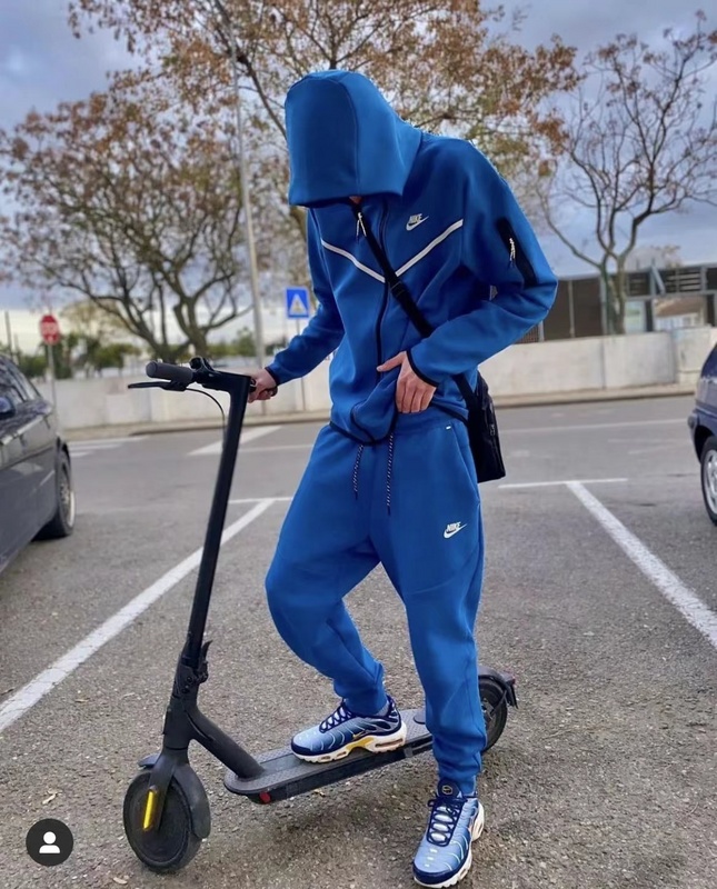 28_Nike Tracksuit