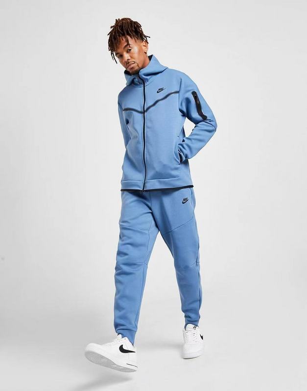 44_Nike Tracksuit