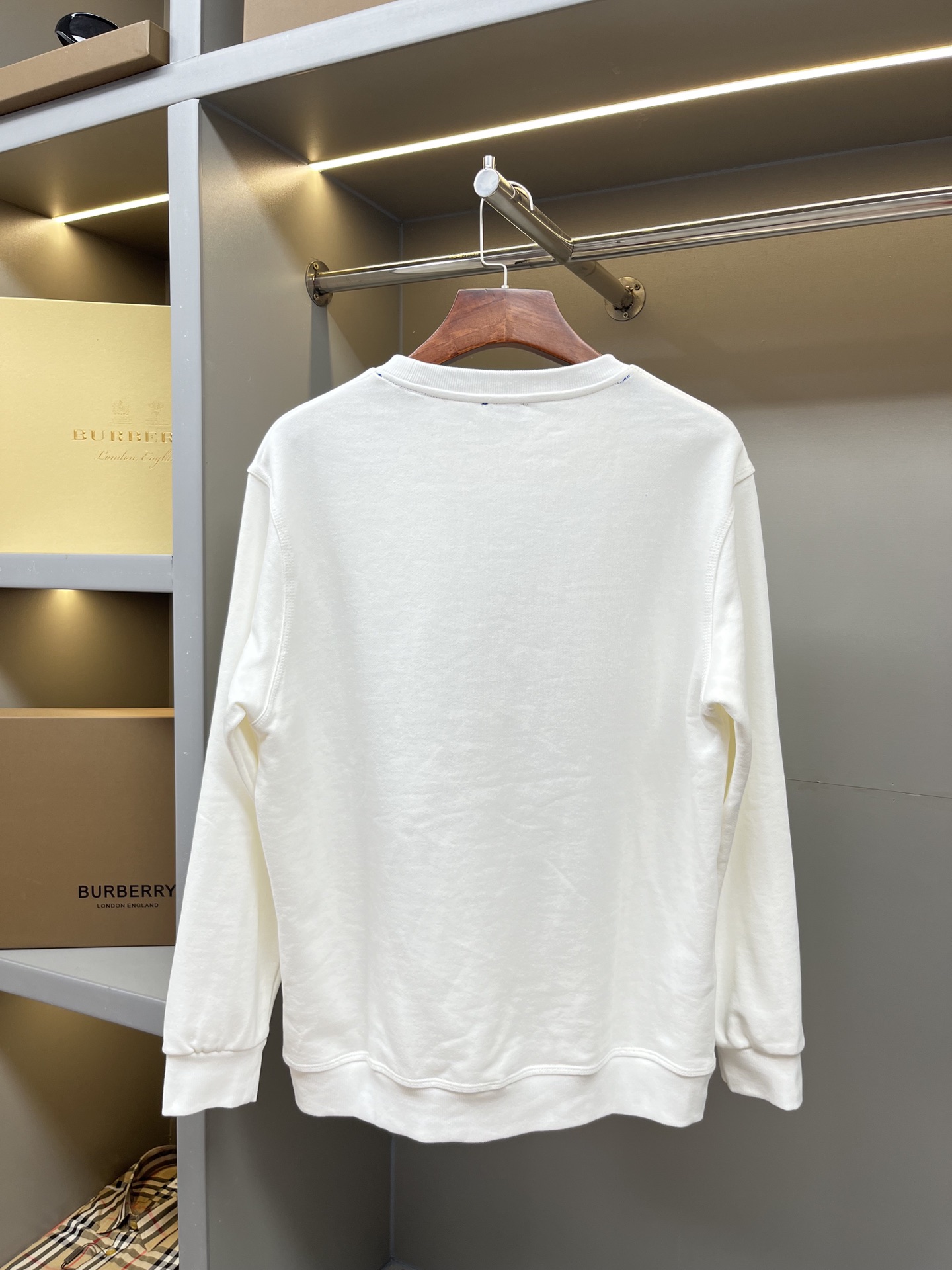 110_Burberry Crewneck