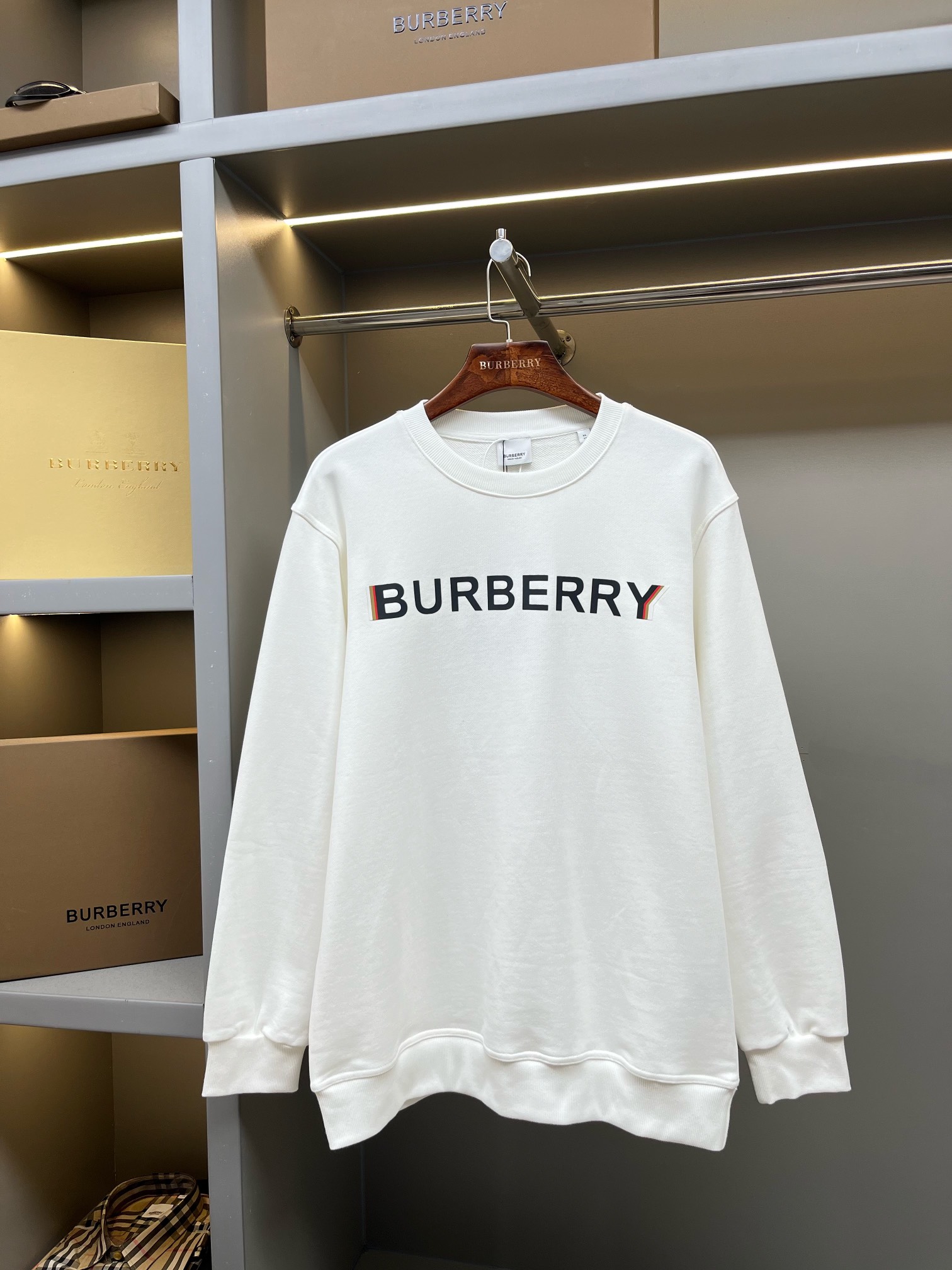 117_Burberry Crewneck