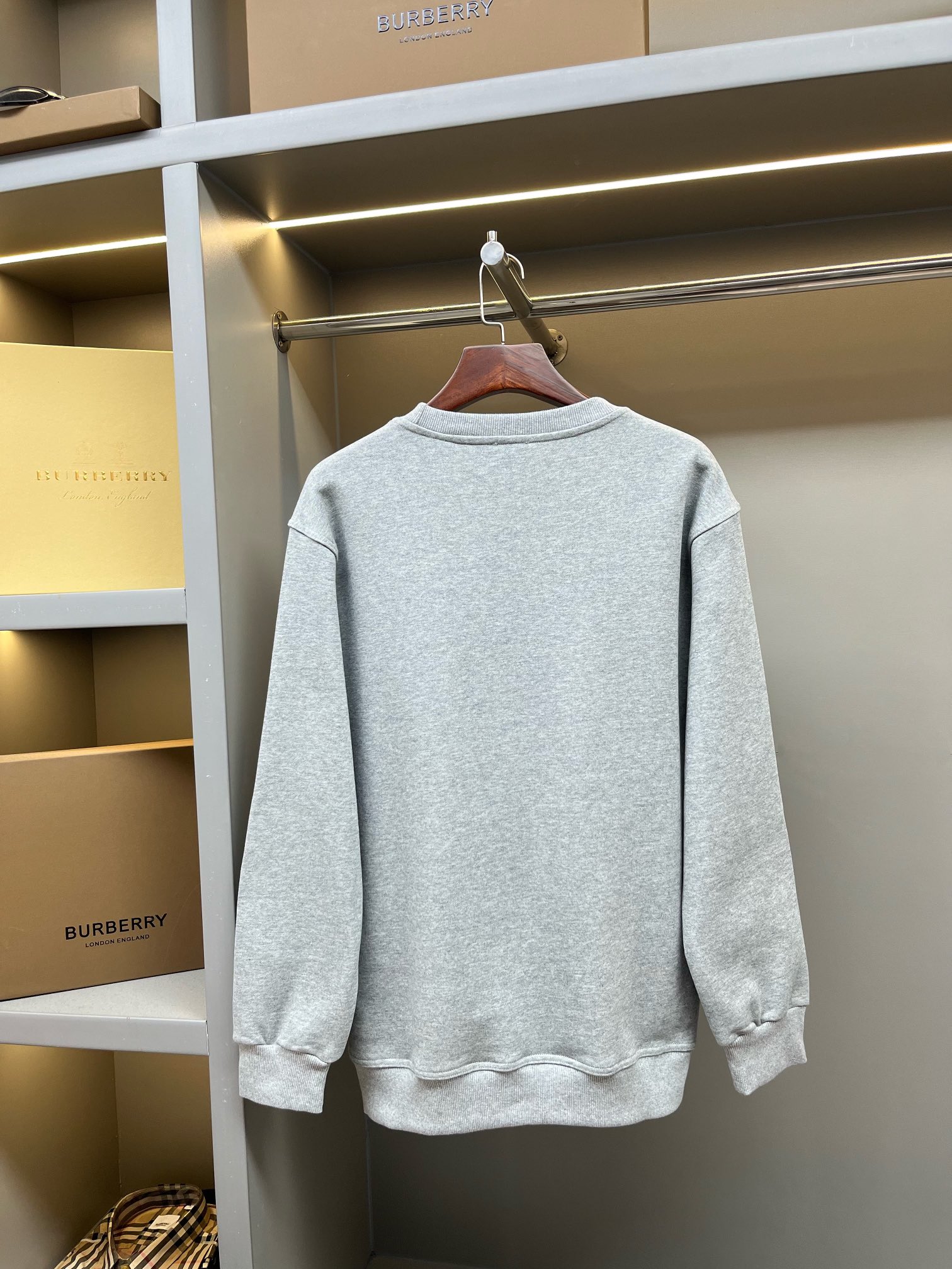 116_Burberry Crewneck