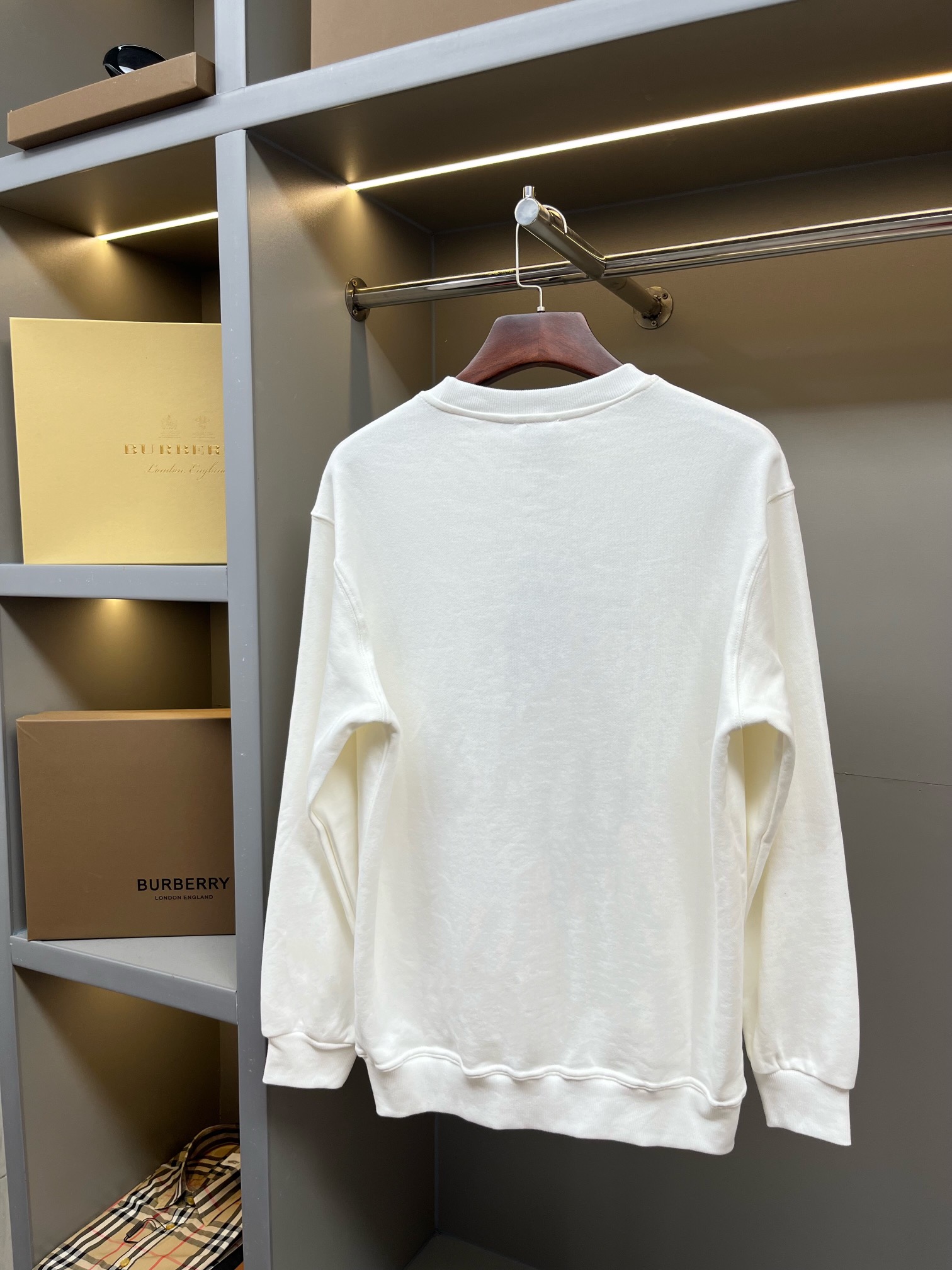102_Burberry Crewneck