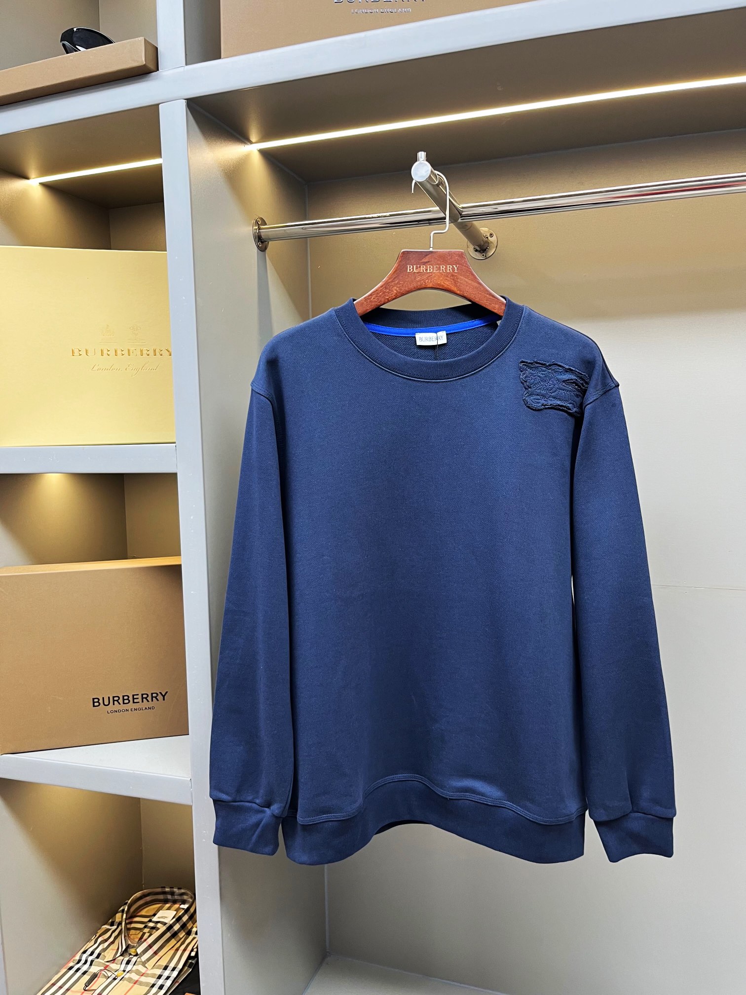 108_Burberry Crewneck