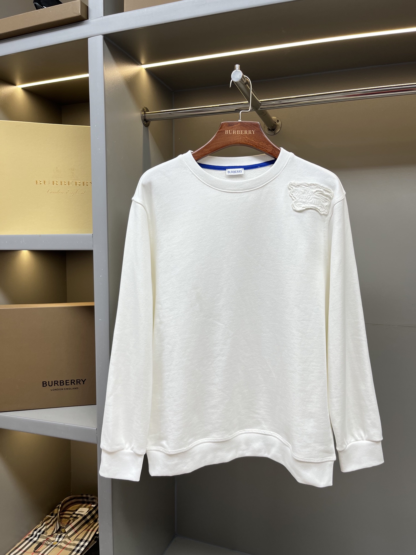 110_Burberry Crewneck