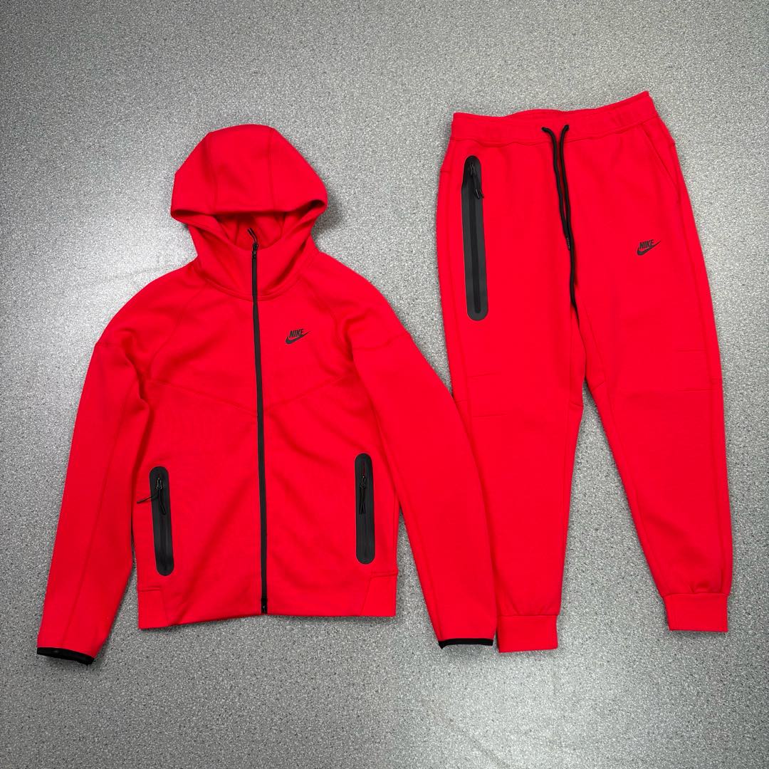 35_Nike Tracksuit