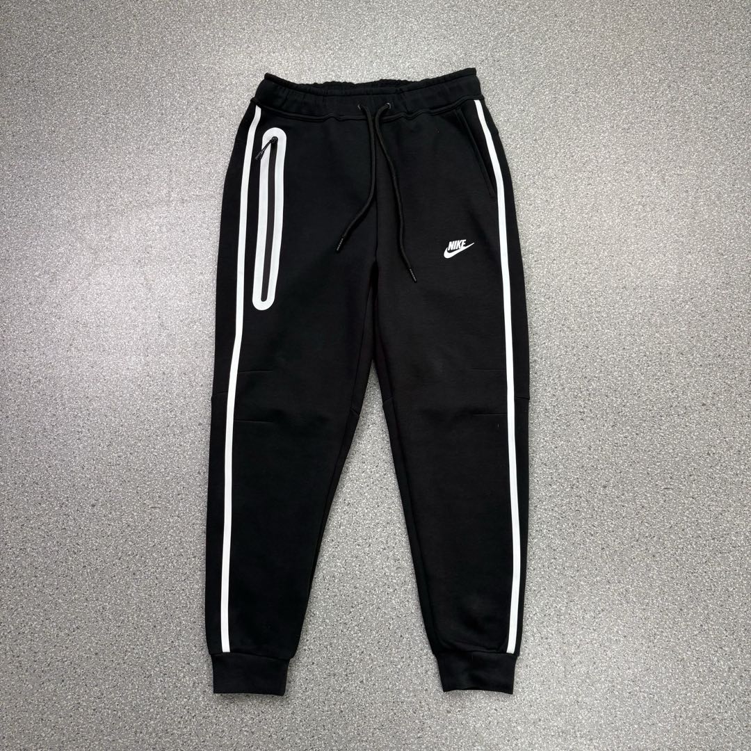 39_Nike Tracksuit